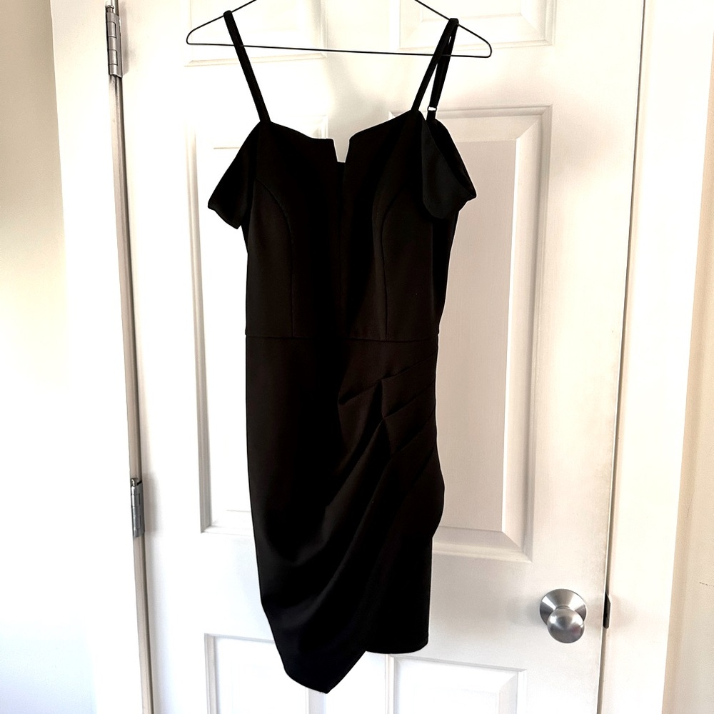 Pretty little black dress☺️